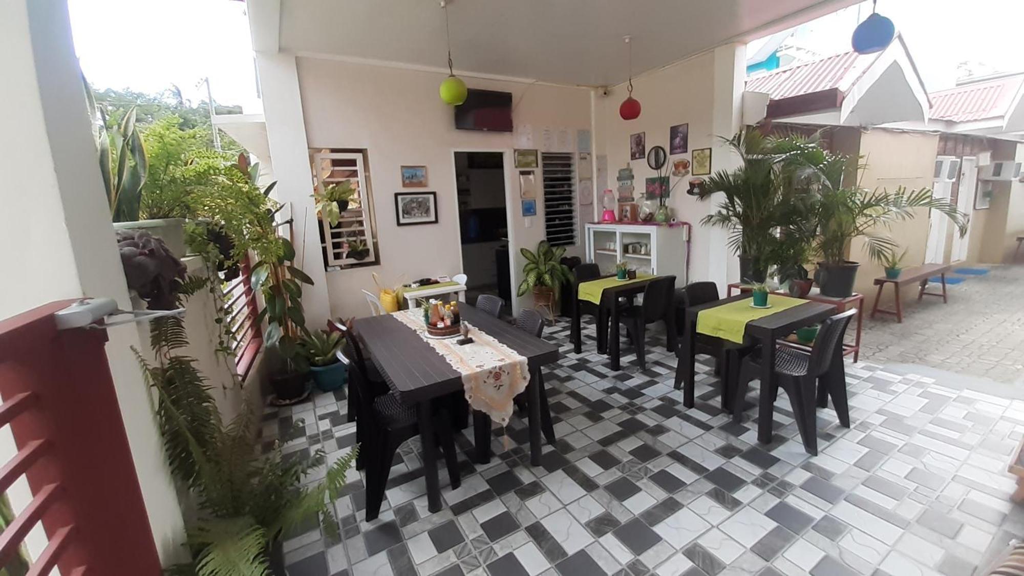 Sandstorm Lodge And Cafe Puerto Galera Zewnętrze zdjęcie